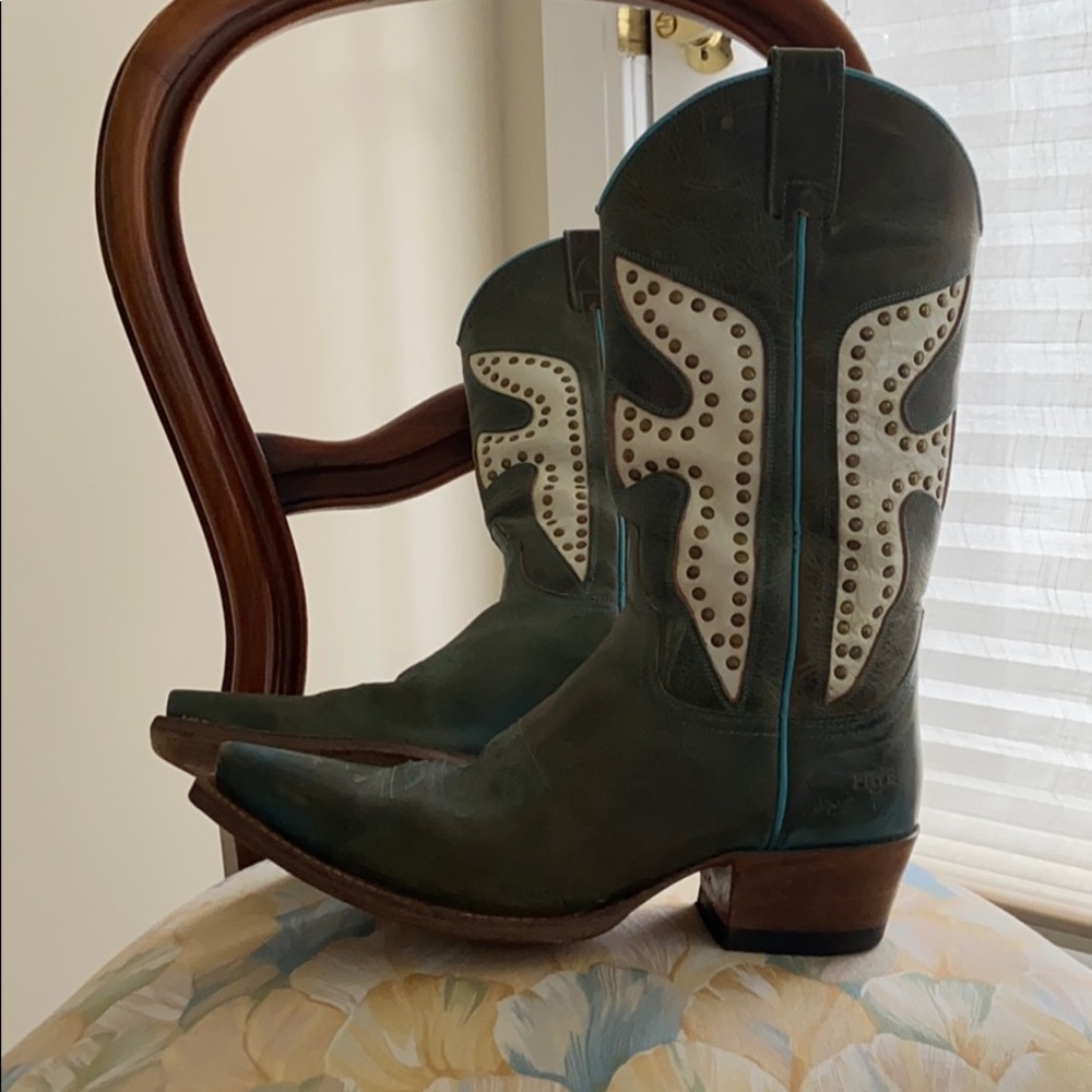 Beautiful Frye daisy duke cowboy boots